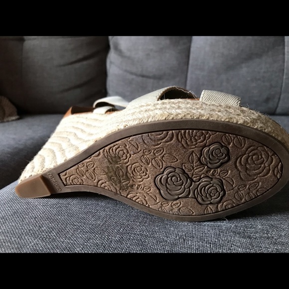 Carlos Santana Sandals color cream. - Picture 4 of 7